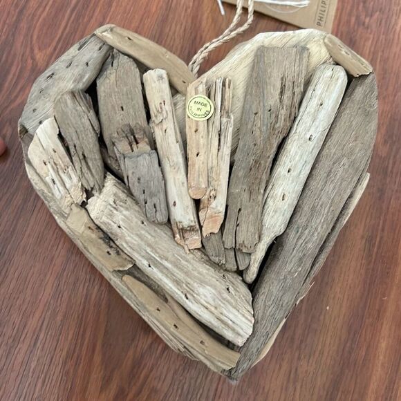 NEW handcrafted in the Philippines Driftwood and shell large heart decor bathroo - Picture 2 of 5